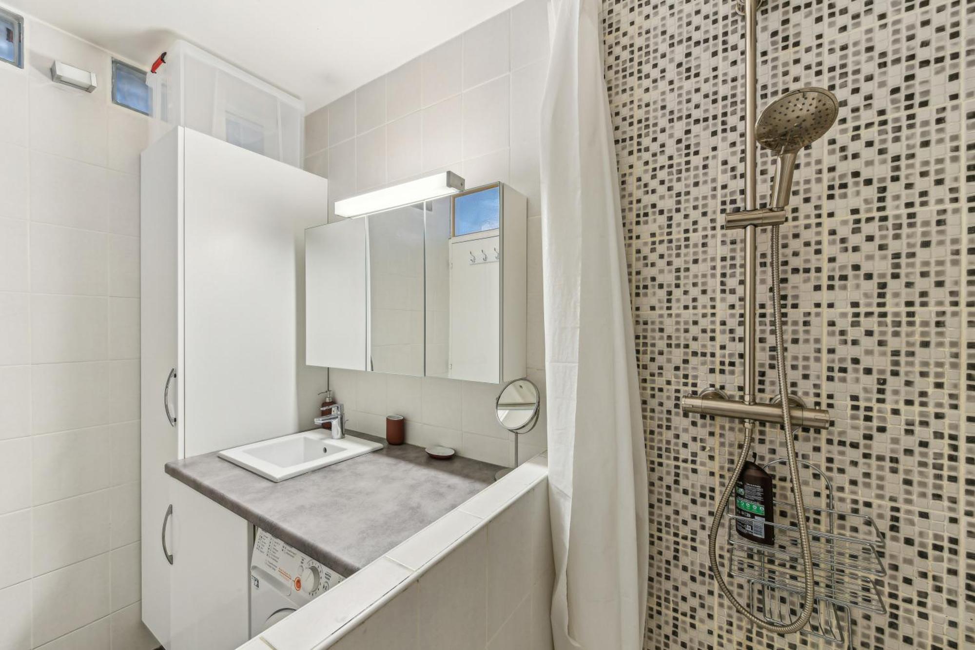 Chic And Comfortable Apart With Balcony Levallois-Perret Exterior photo