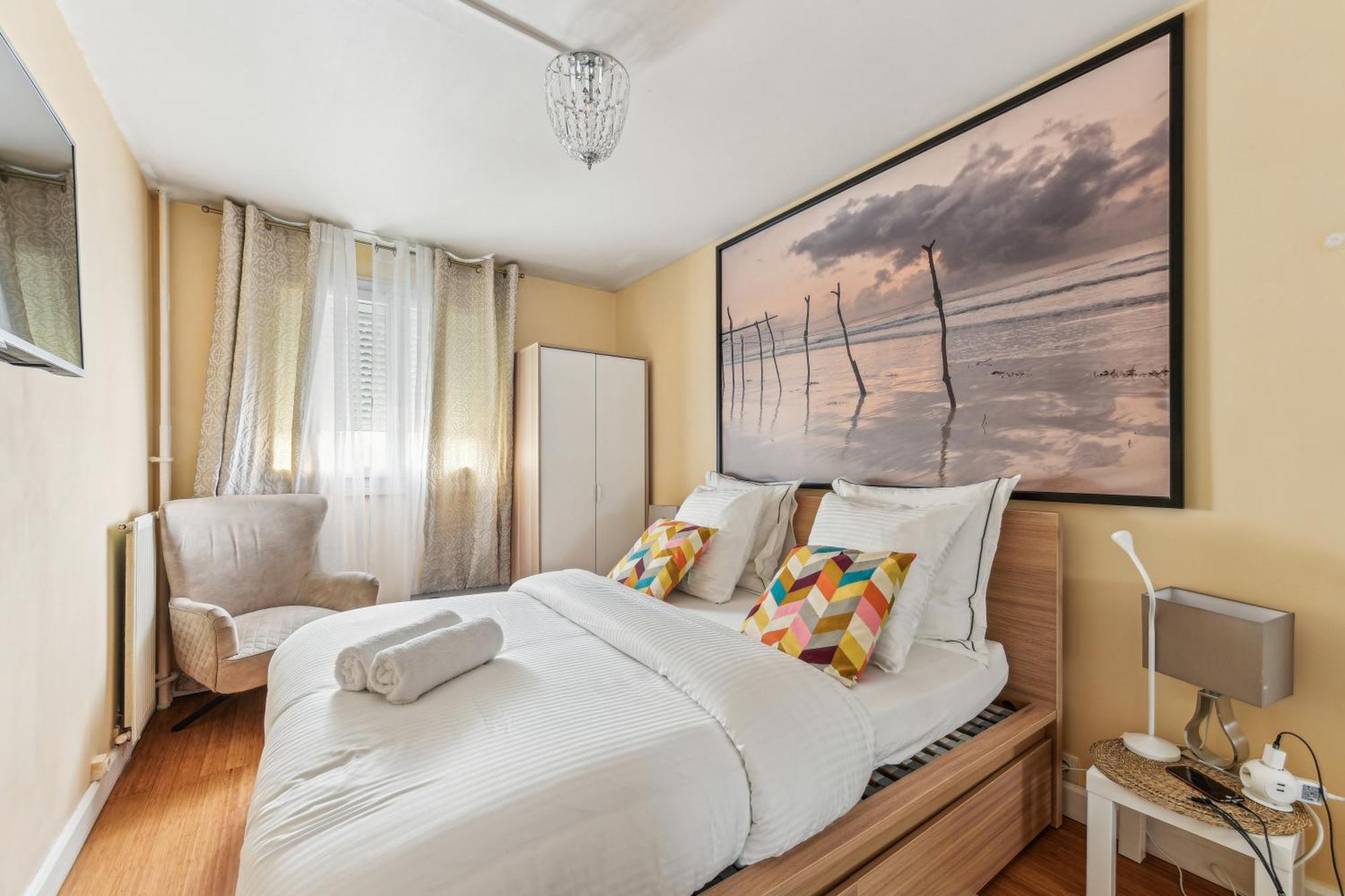 Chic And Comfortable Apart With Balcony Levallois-Perret Exterior photo